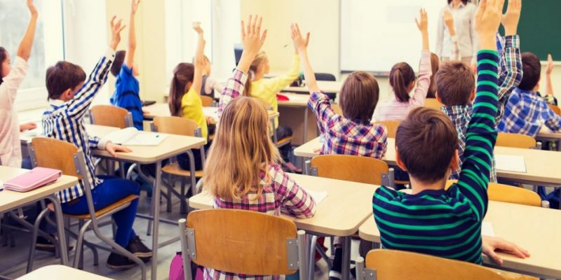 studenti in classe durante una lezione